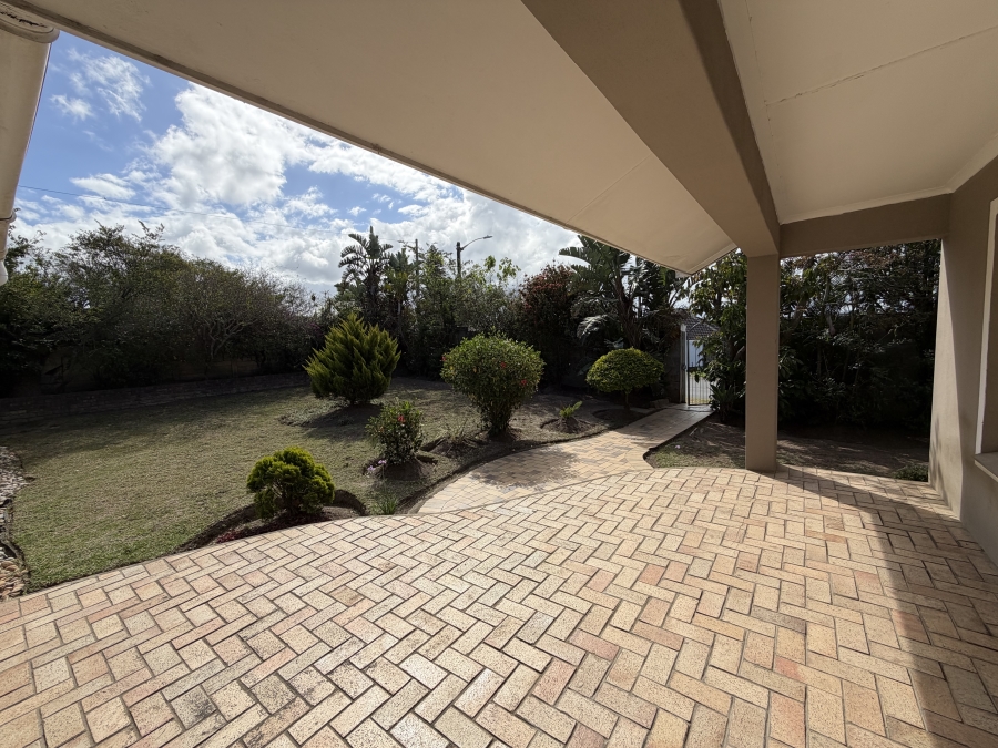 5 Bedroom Property for Sale in Beacon Bay Eastern Cape